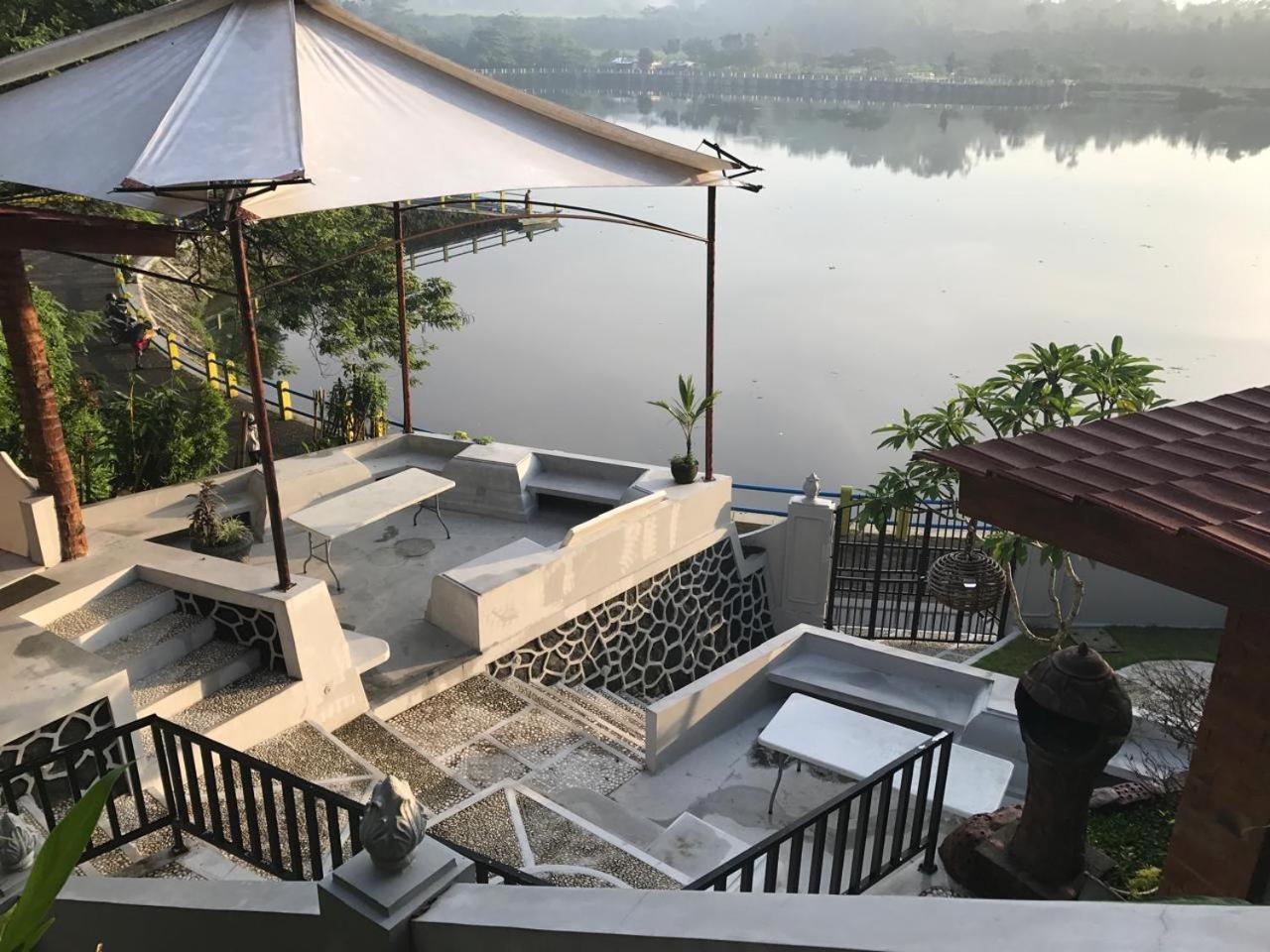Omah Kenangan At Seven Trumpets Resort Maguwo Bagian luar foto
